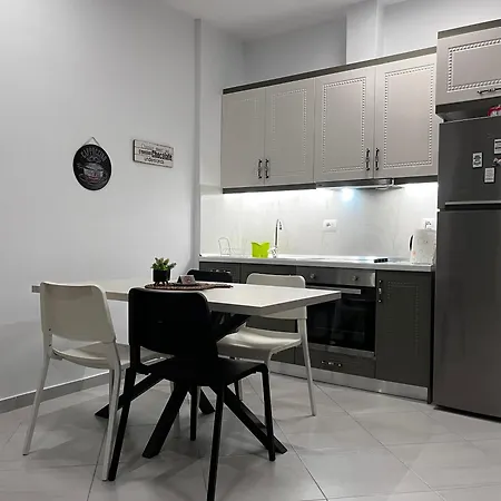 House Gjiri I Lalzit Apartament *