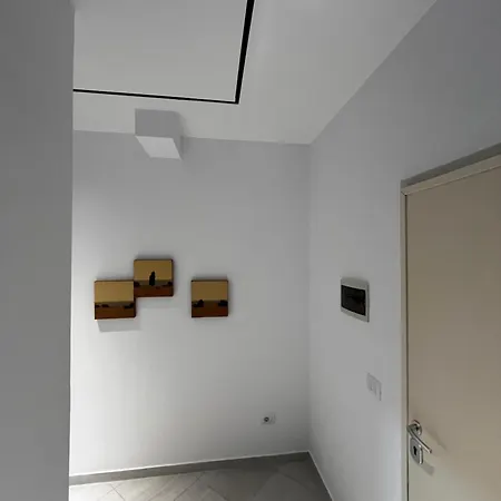 House Gjiri I Lalzit *