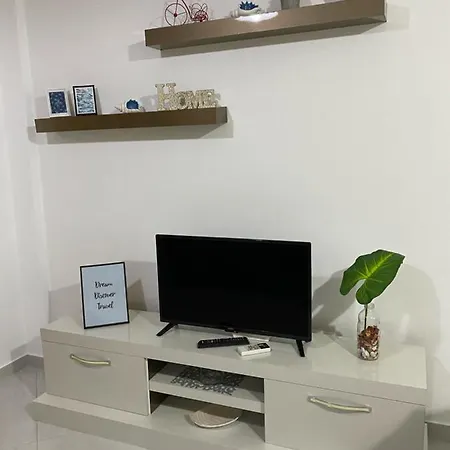 House Gjiri I Lalzit * Plazhi San Pietro