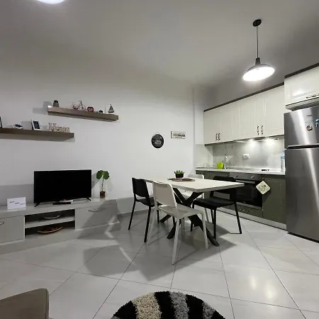 House Gjiri I Lalzit Apartament *
