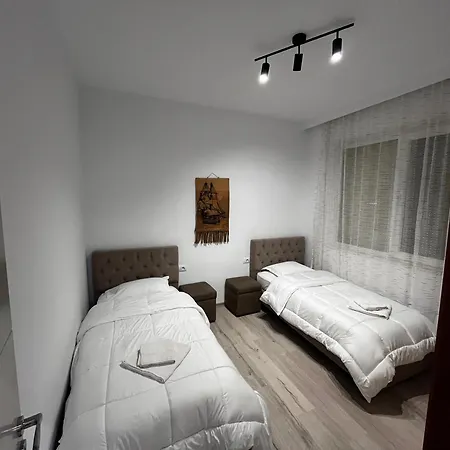 House Gjiri I Lalzit Апартаменты *