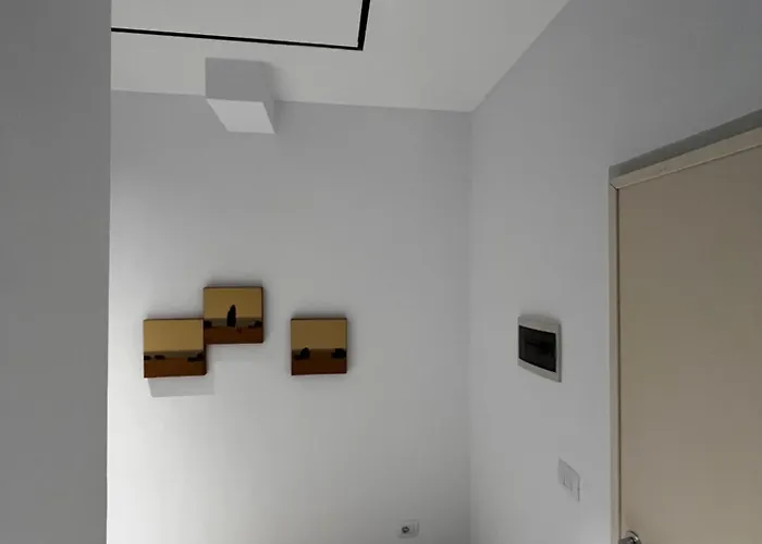 House Gjiri I Lalzit *